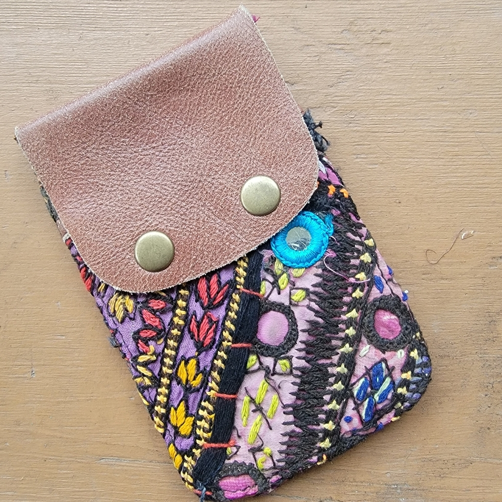 🌋👽 Free People Boho Embroidered Repurposed vtg banjara hippie Wallet card case - Picture 9 of 16